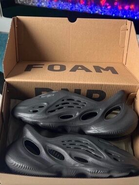 Yeezy-Style Black Foam Slip-On Clogsy